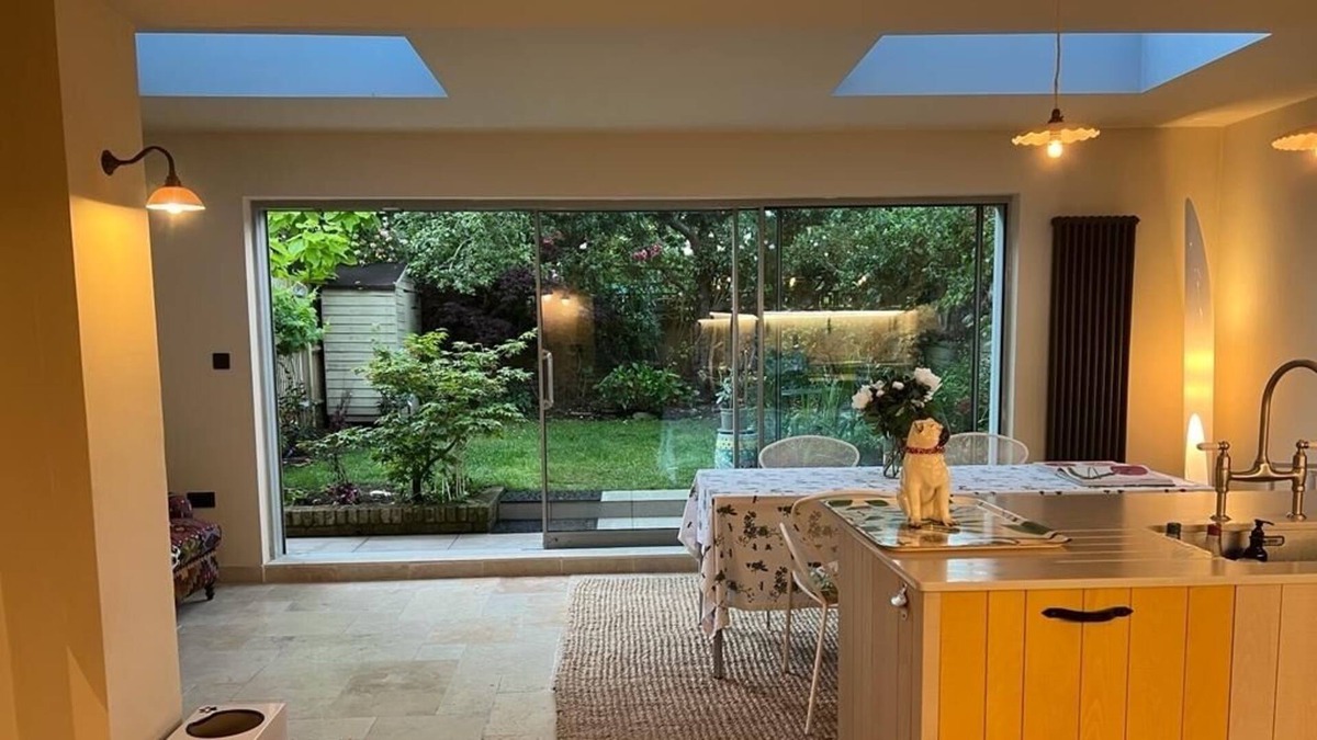 Thamesfield House | Stylish 3 Beds 4 Baths Family Home With Private Garden