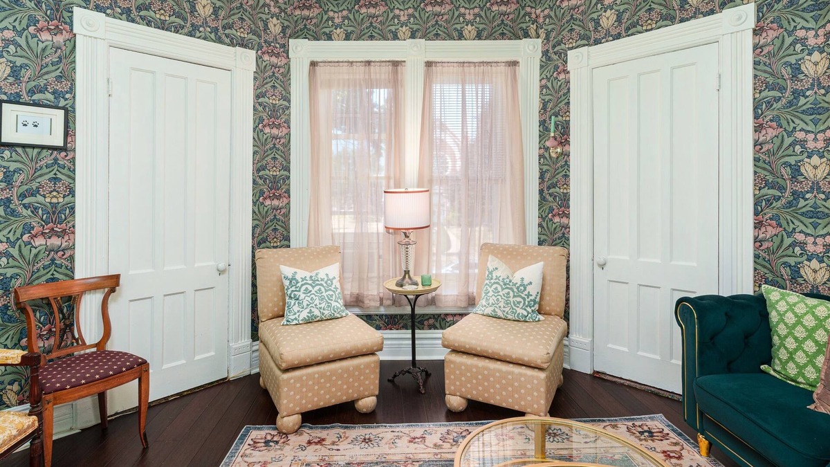 Stillwater Apartment | Stylish 3BR Apt | River Views Screen Porch Firepit