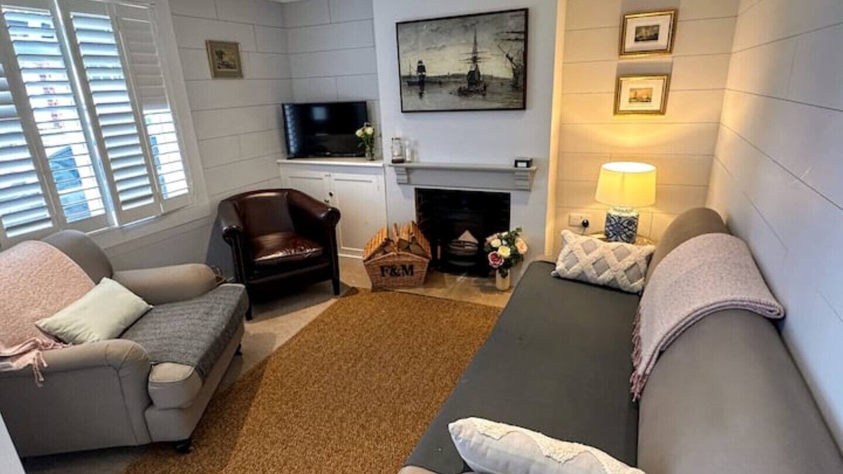 Cowes House | Stylish 3BR Cowes Cottage Close To The Waterfront