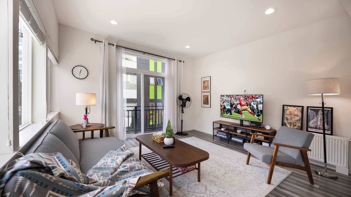 Squire Park House | Stylish 3BR Home Near Swedish Hospital & Downtown