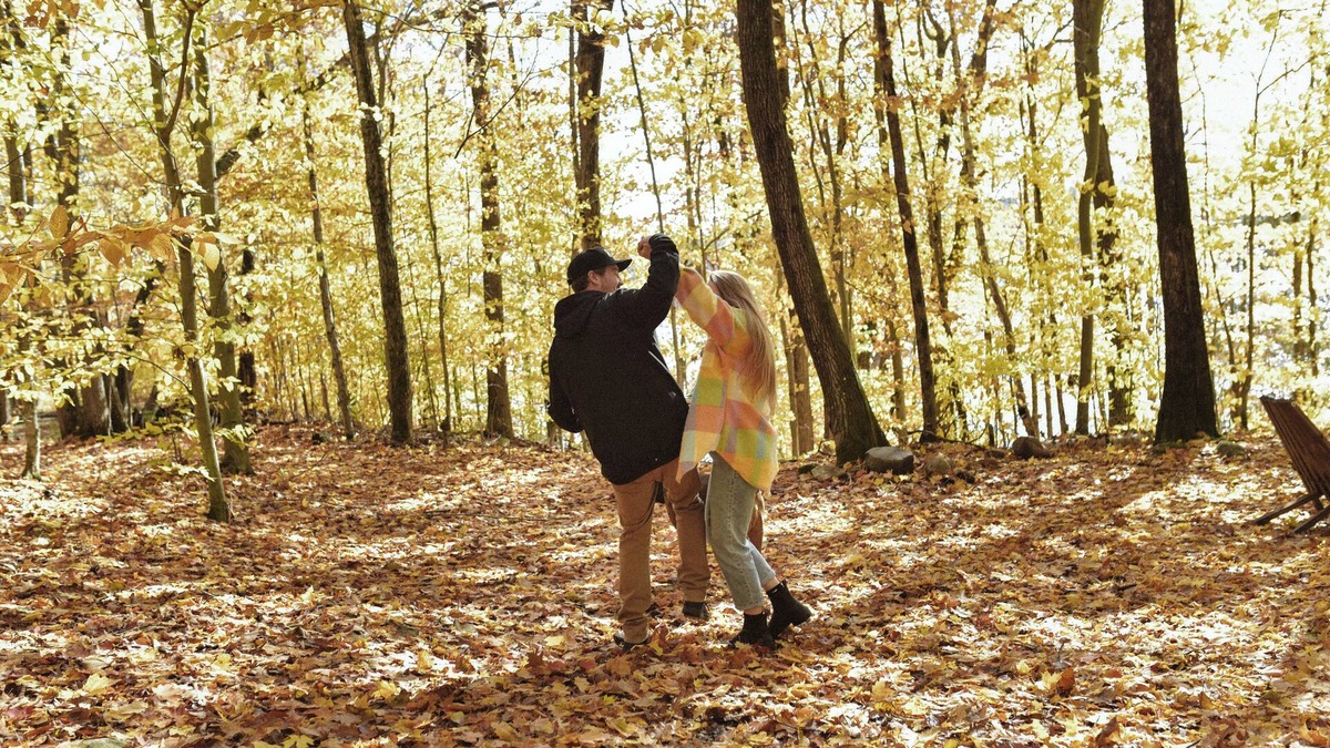 Alton House | Stylish 3BR | Hot Tub Firepit Cozy Fall & Early Winter Escape