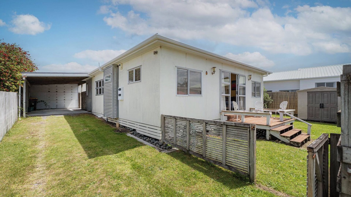 Whangamata House | Stylish 3BR Retreat Centrally Located Near Beach & Town