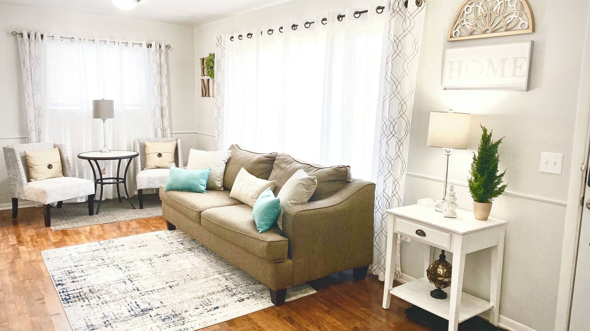 Saginaw House | Stylish 3BR, Sofa Sleeper, 2 Living Rooms, Fenced Yard, located Saginaw Township