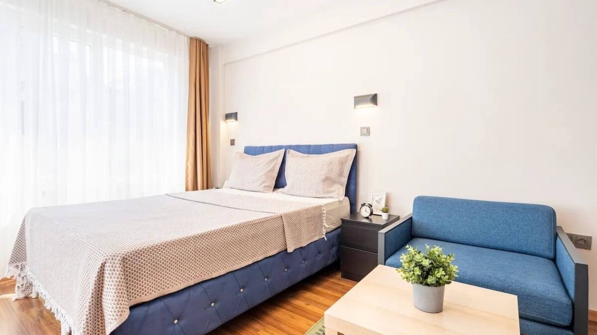 Old City Apartment | Stylish 3rd-Floor Studio - Fully Equipped - Fast WiFi & AC