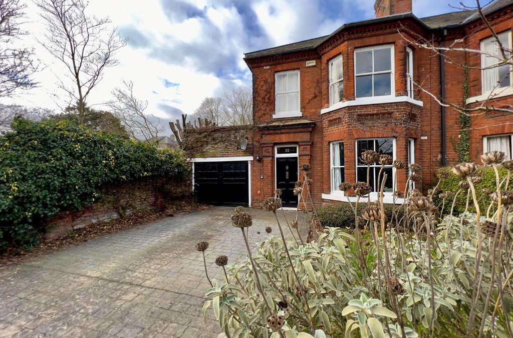 Norwich House | Stylish 4 bed house with parking in central Norwich