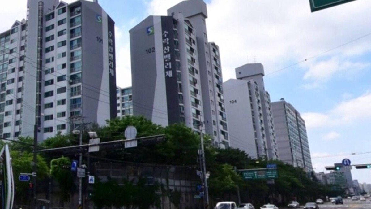 Tobongil-tong Apartment | Stylish 4 Bedroom apartment with Stunning Mountain Views