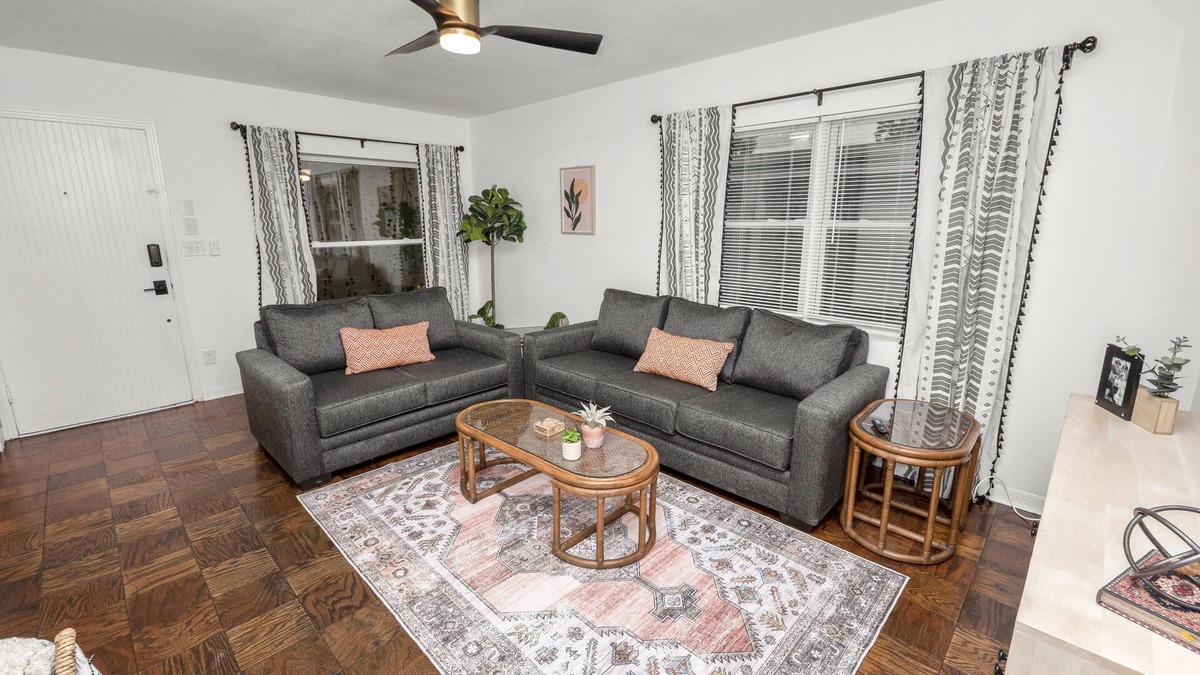 Lakeland House | Stylish 4 Bedroom home with a game room