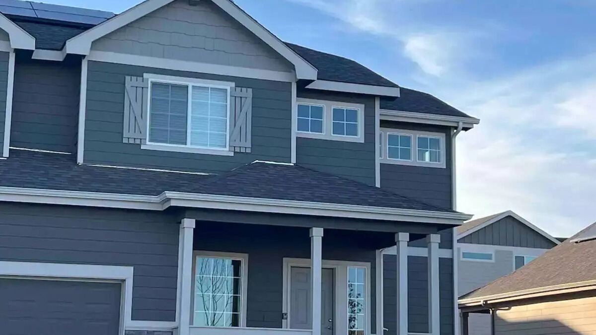 Greeley House | Stylish 4 bedroom house near to I25 and Hwy 34 *New Neighborhood*