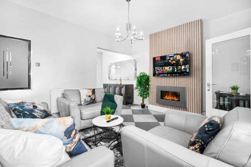 Birmingham House | Stylish 4 Bedroom Townhouse - Edgbaston - Near Birmingham City Centre - Sleeps 8 - Parking - 578P