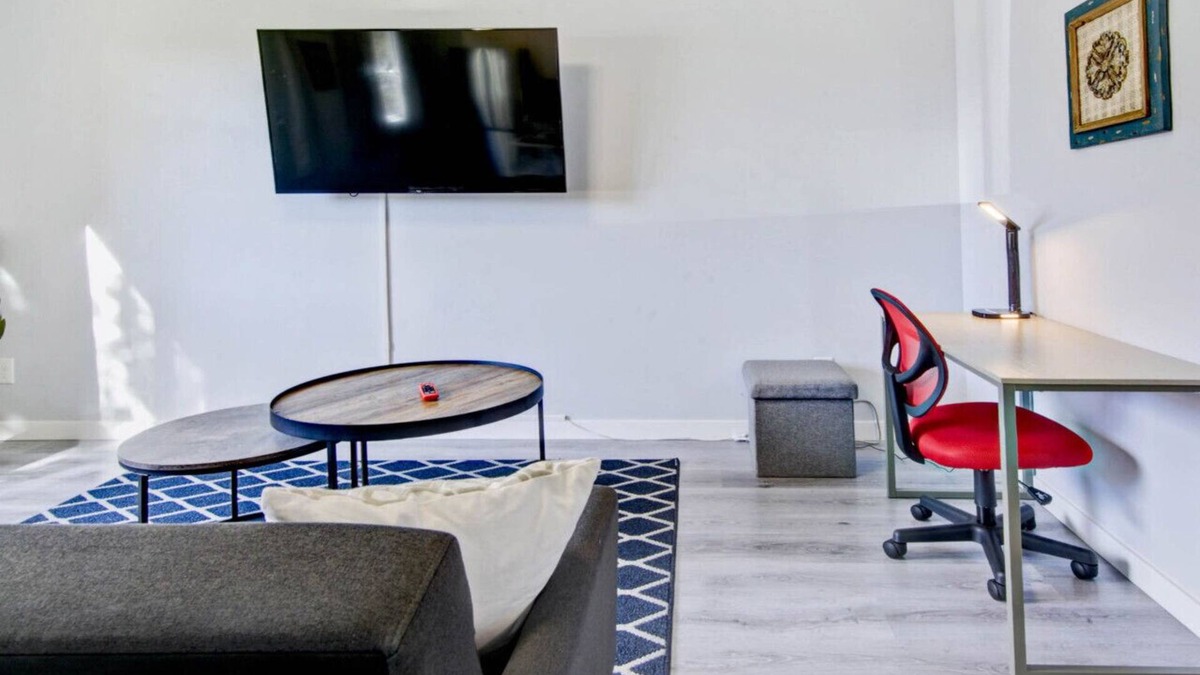 Calgary House | Stylish 4BR | Perfect for Groups