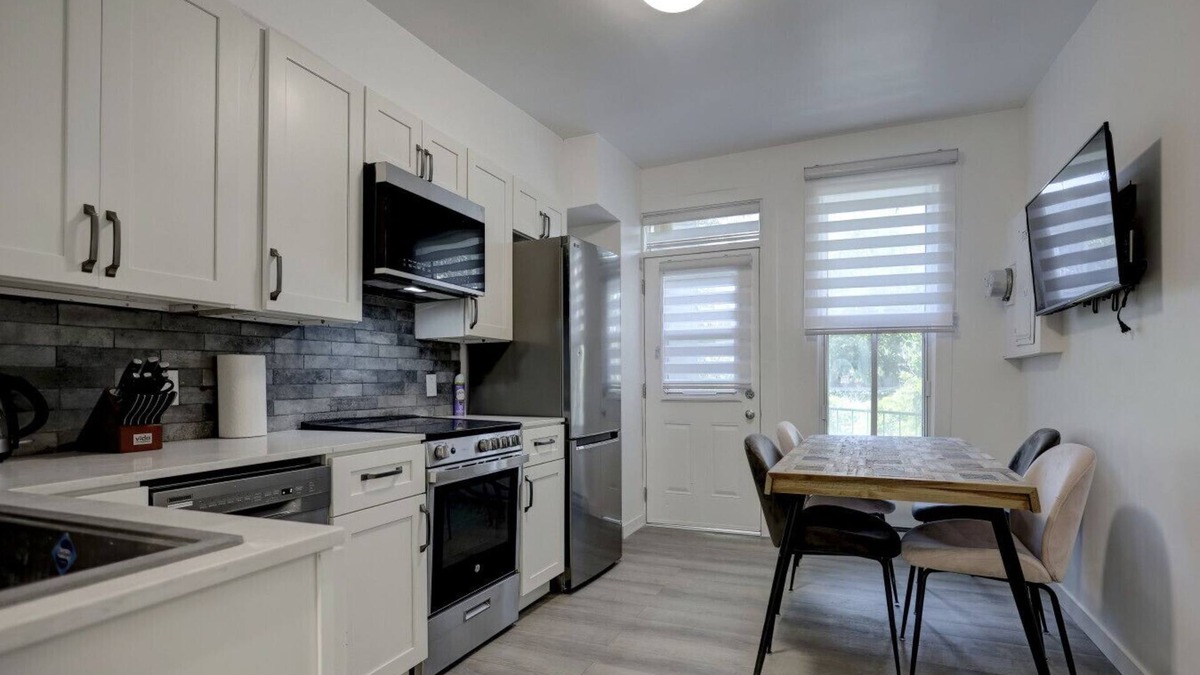 Sainte-Marie Apartment | Stylish 4BR Unit Near Plateau & DT MTL