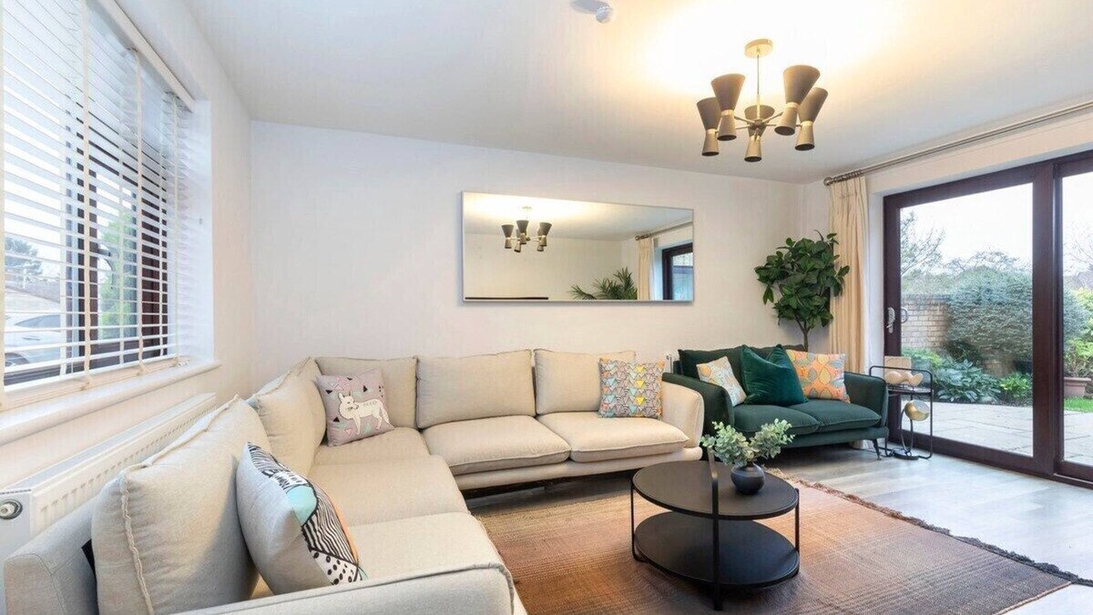 Cheltenham House | Stylish 5-Bed Detached Home Close to Cheltenham