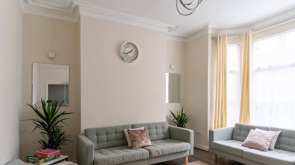 Withington Villa | Stylish 5-Bed Home with Gym and Cinema Room