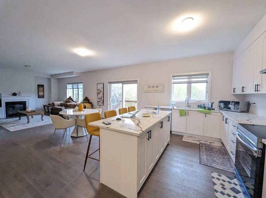 Simcoe Apartment | Stylish 5-Bedroom Retreat
