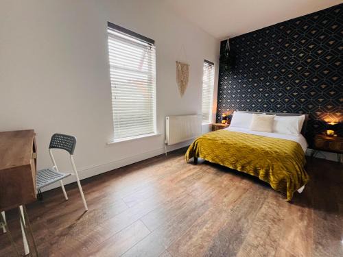 Eccles House | Stylish 5BR 5BA Home in Salford Street Parking