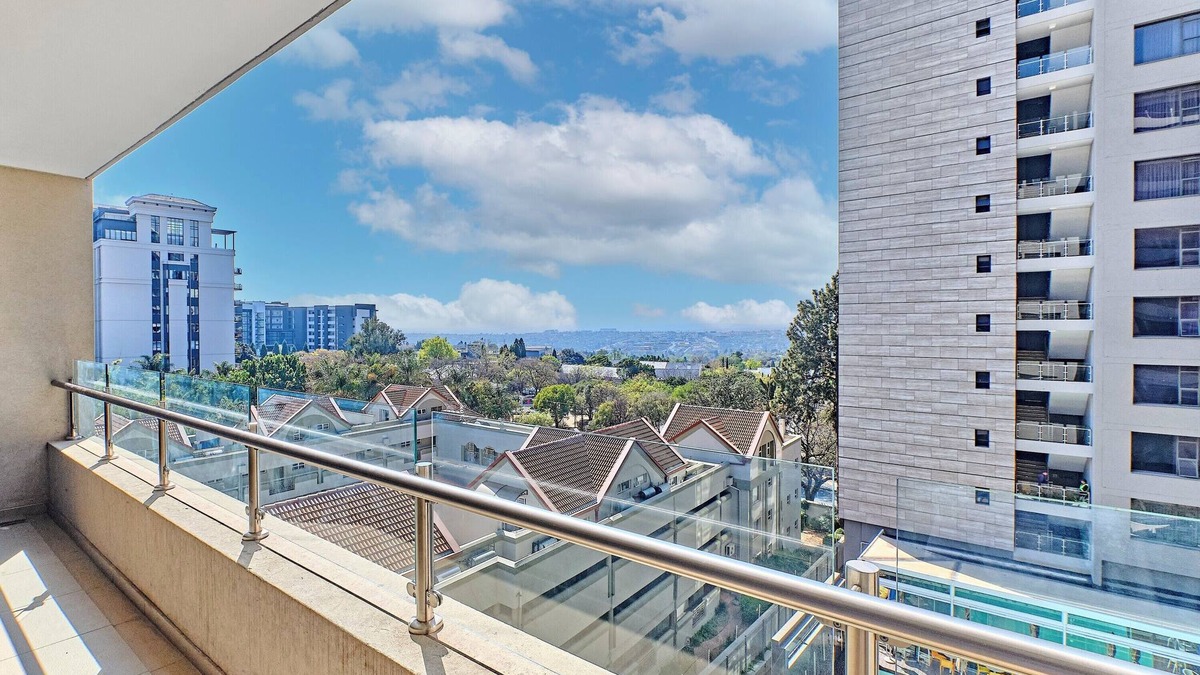 Greater Johannesburg Metropolitan Area Apartment | Stylish 5th Floor Apartment with City Views