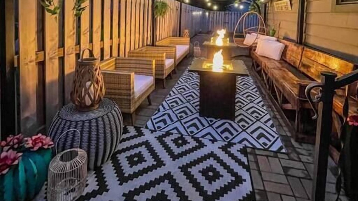 Aksarben - Elmwood Park House | Stylish 6 Bed/3 Bath Dundee Home w/ 2 Firepits