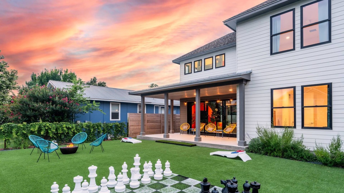 Chestnut House | Stylish 6BR Home 7 Minutes from Downtown—Sleeps 12