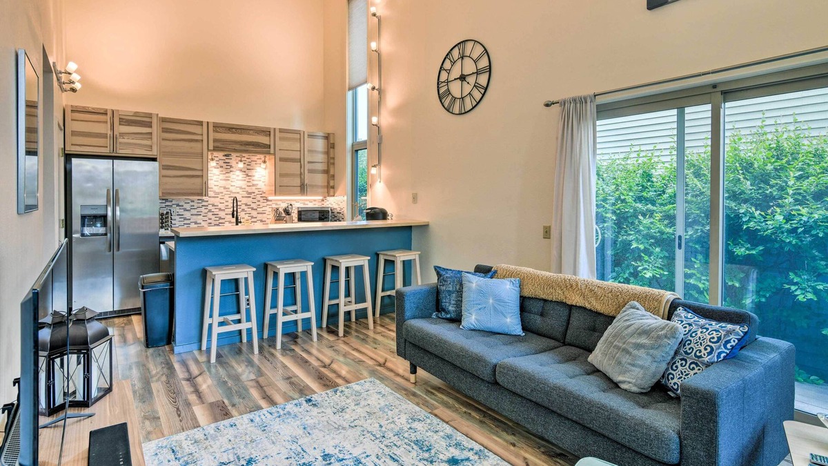 South Addition House | Stylish Anchorage Townhome ~ 1 Mi to Downtown