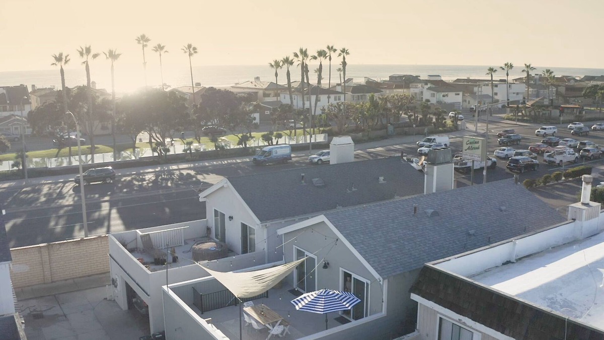 Newport Shores House | Stylish and Bright unit across the street from the beach at half the cost!