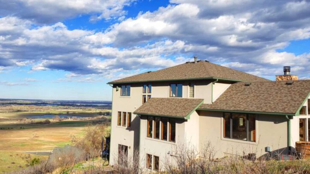Longmont Apartment | Stylish and Comfortable Apartment with Vast Views & Hot Tub
