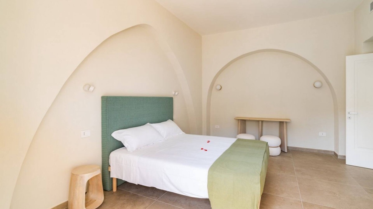 Trani Apartment | Stylish and comfortable of approximately 55 sqm apartment, accommodating up to 4 people, on the first floor of a four-story building with NO elevator (access via stairs).The property is located a stone's throw from Trani's city center and the port, in an