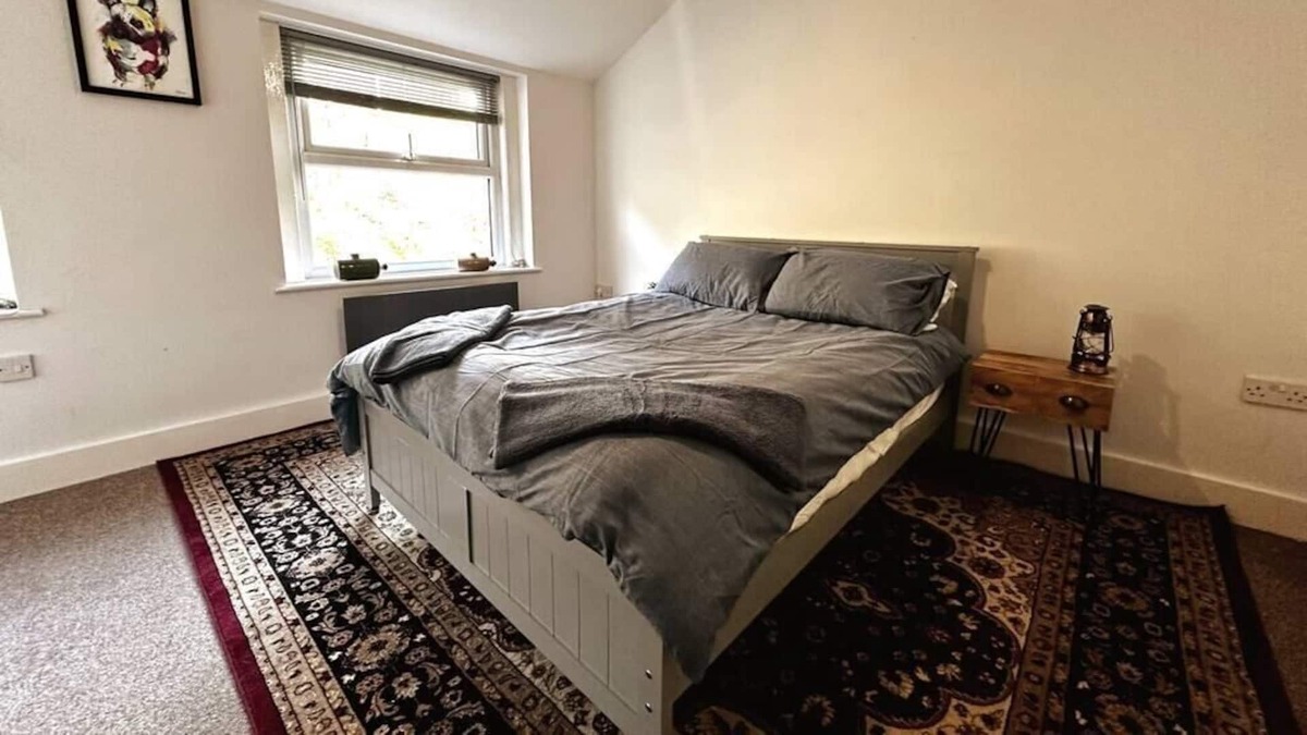 Douglas Apartment | Stylish and Compact 2BD apt for 4 near the Sea