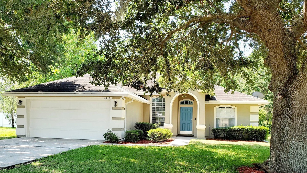 Westside House | stylish and cozy house, very close to I 295, NAS JAX BASE.