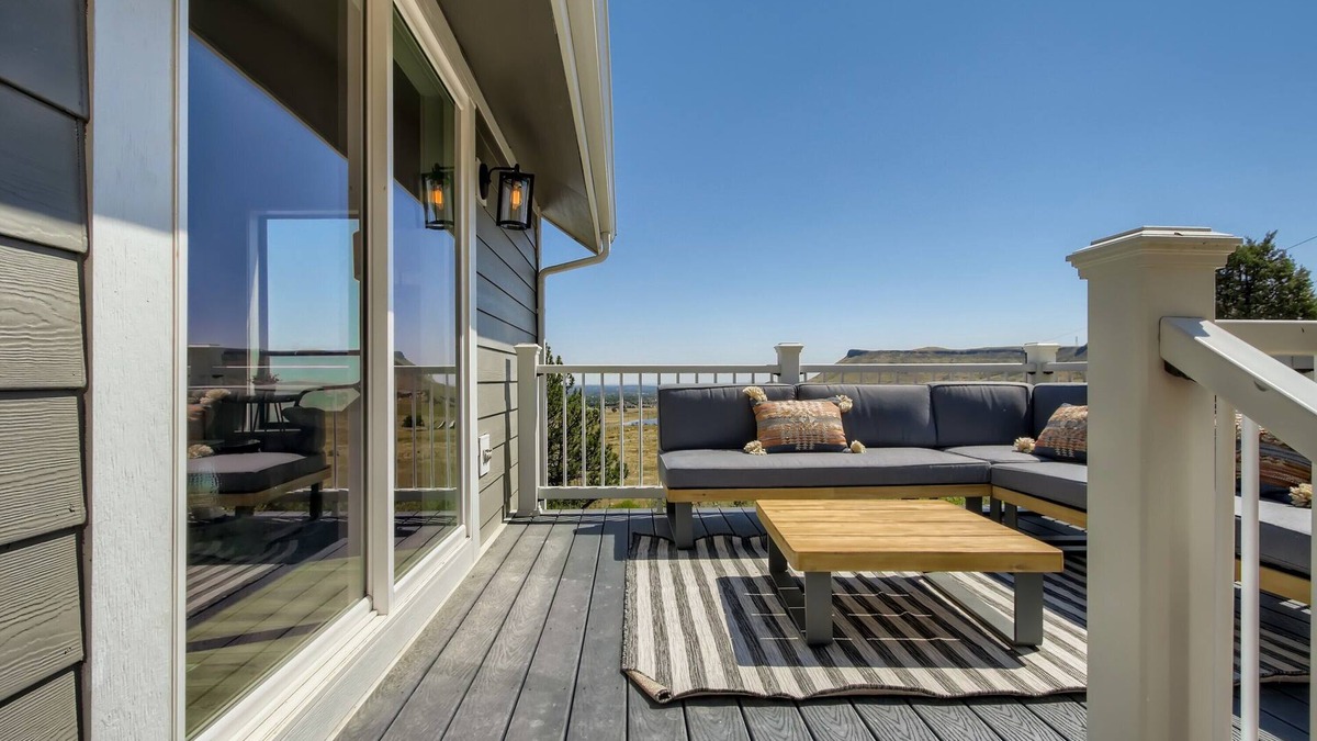 Golden House | Stylish and inviting home in Golden- Indoor Fireplace, Wi-Fi, and stunning views
