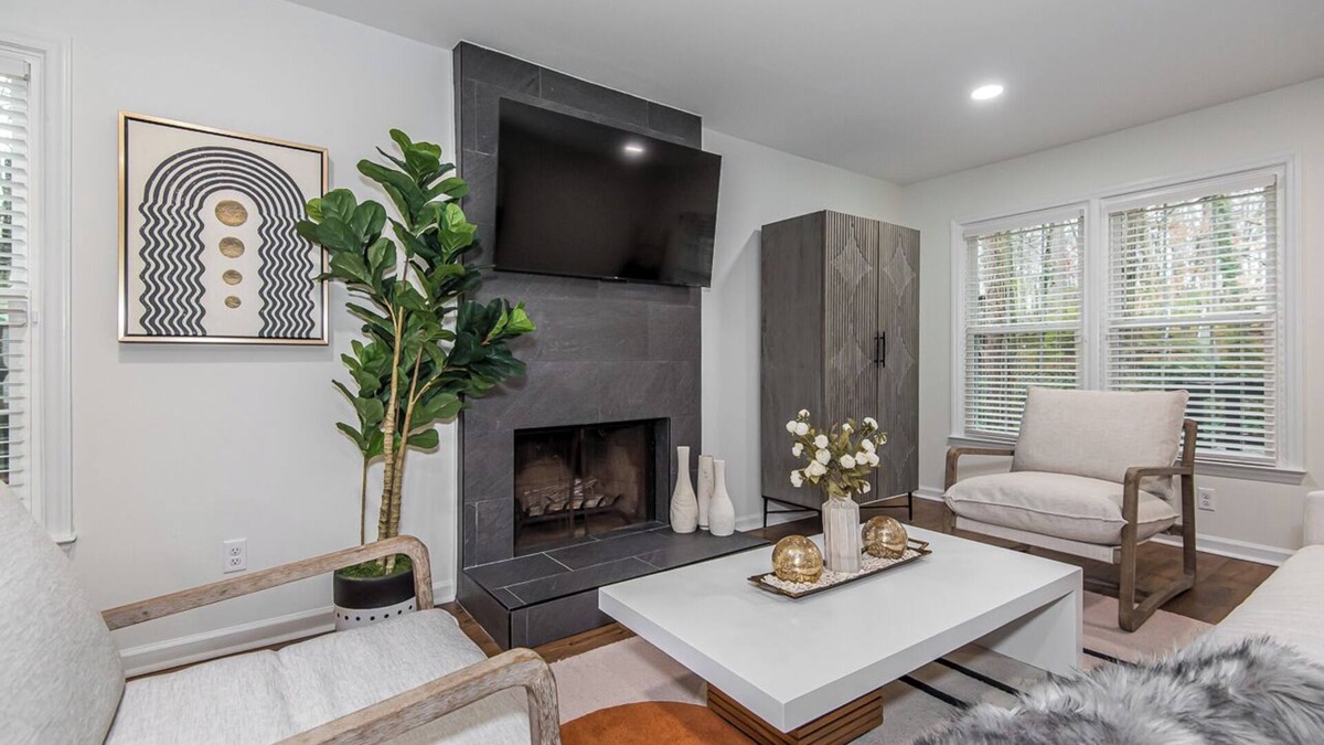 Crabtree Apartment | Stylish and Modern 2 Bedroom House Near Crabtree Valley Mall