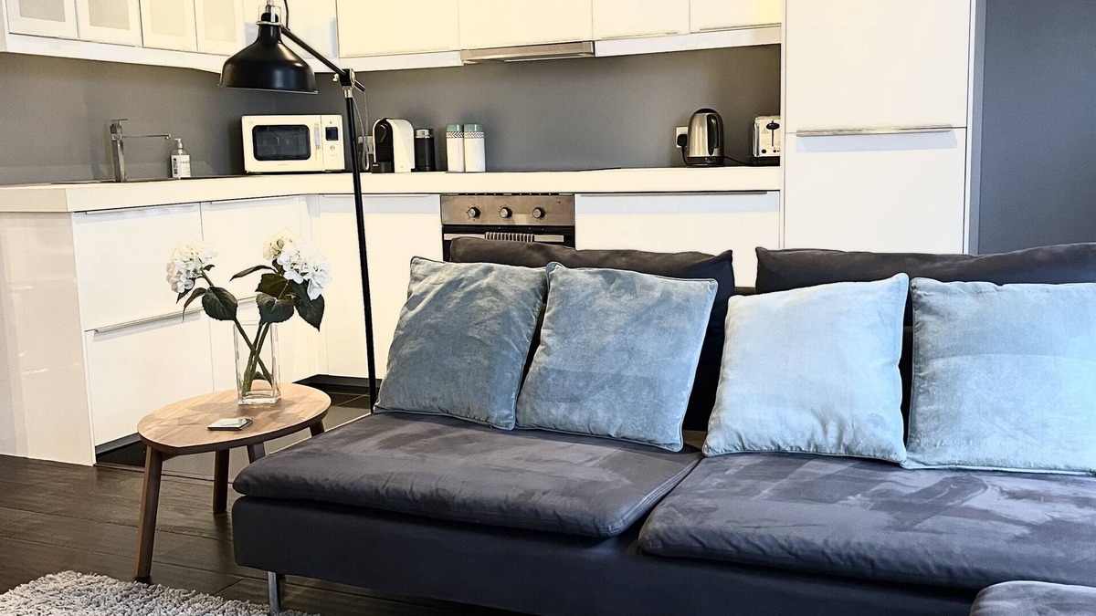 Queen's Park Apartment | Stylish and peaceful London flat with all mod cons-close to transport links!