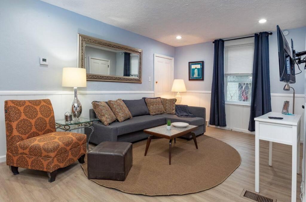 Pittsburgh Apartment | Stylish and Refined with Easy City Access