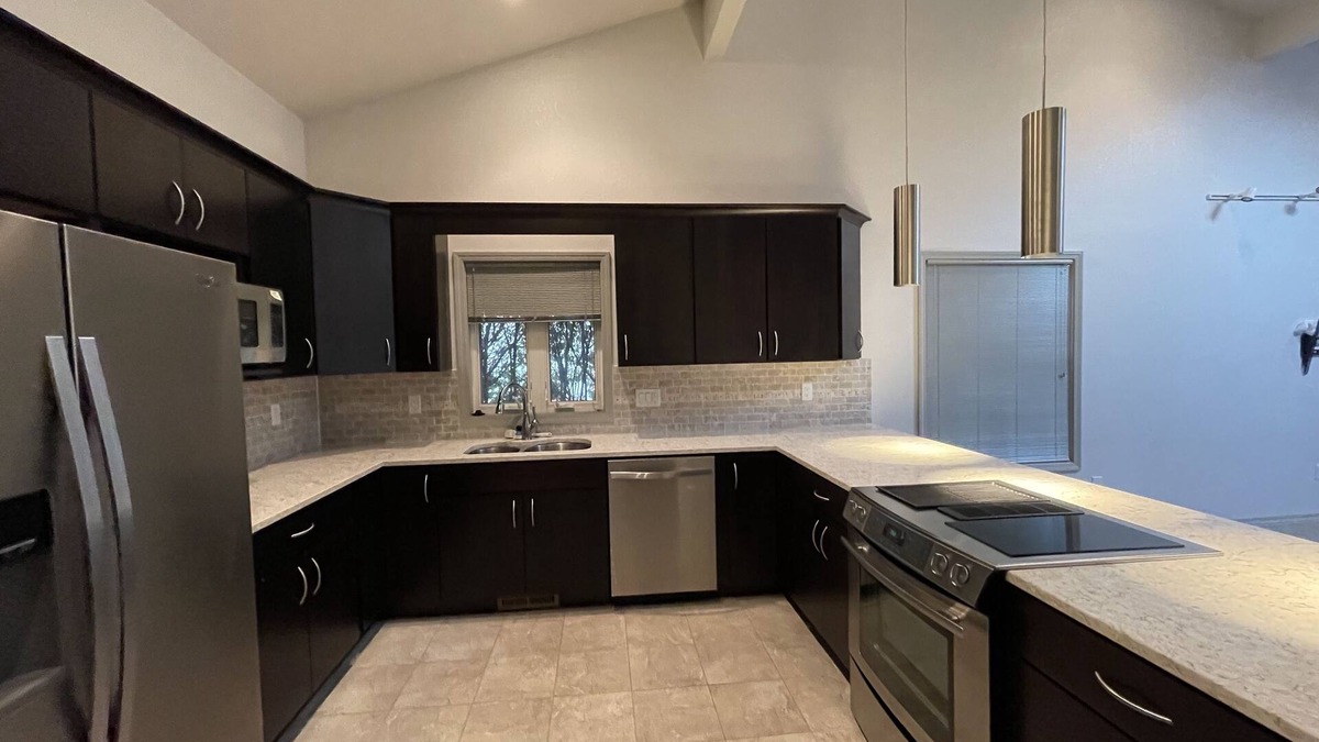 Champaign House | Stylish and Spacious 3b2b Smart Ranch Home near UIUC