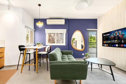 Tel Aviv Apartment | Stylish and Sunny 2BR Apt TLV Central