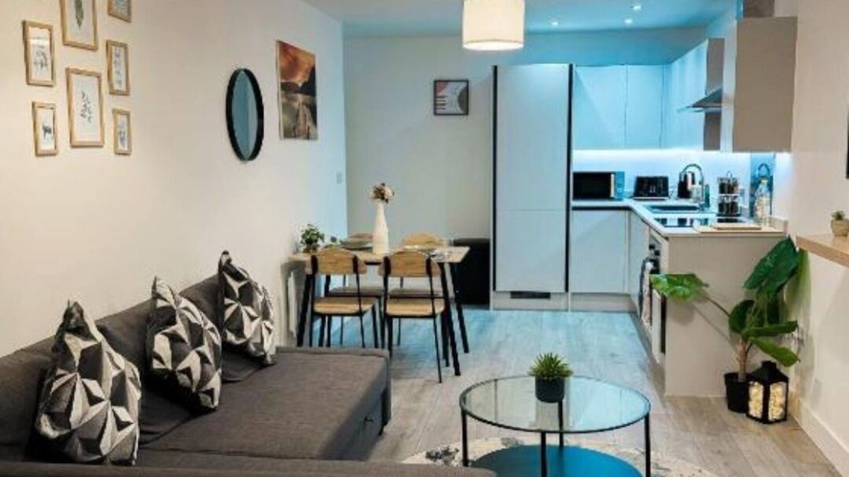 Hemel Hempstead Apartment | Stylish Apartment with Balcony-Hemel HempsteadTown Centre/City View,FREE Parking