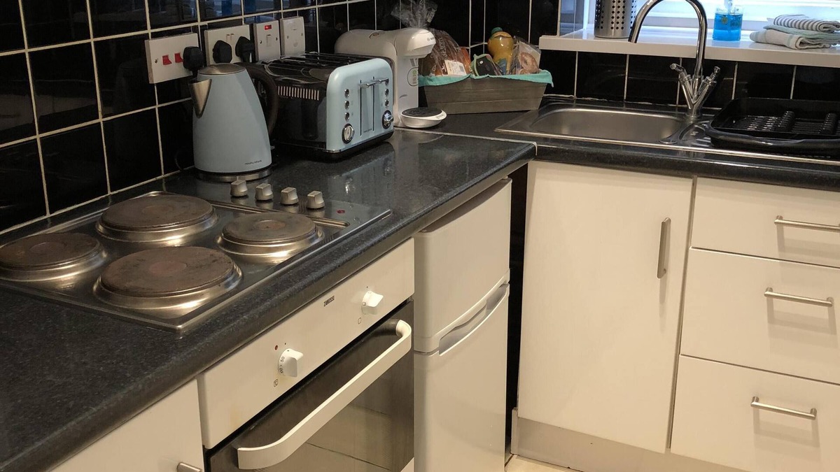 Pontcanna Apartment | Stylish Apartment near Cardiff Castle, terrace and parking, walk to city centre
