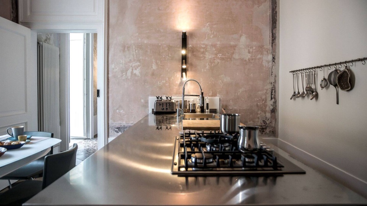 Ortigia Apartment | Stylish apartment overlooking the historic market of Ortigia
