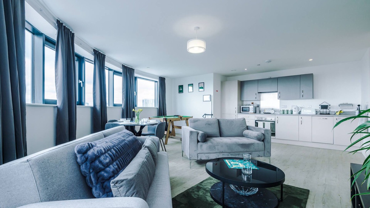 Salford Apartment | Stylish Apartment, Sleeps 6, Pool Table, Smart TVs