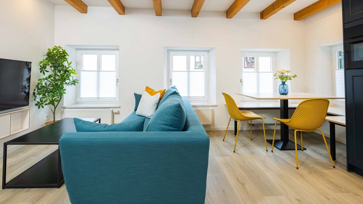 Noerdlingen Apartment | Stylish apartment with a king bed right by the historic city walls