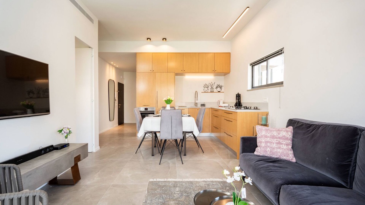 Tel Aviv Apartment | Stylish Apartment with Cozy Vibes by Sea N Rent