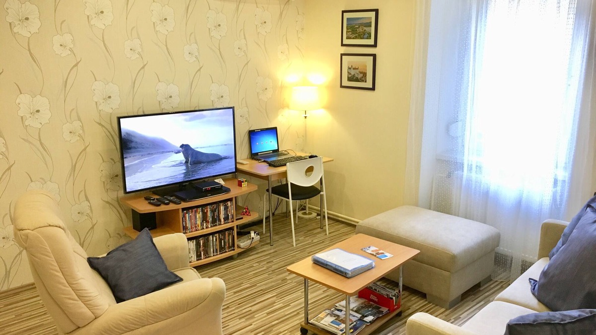 Old Town Apartment | Stylish Apt. Blue -Great Location! AC+Washer&Dryer+Free safe parking 5mins away