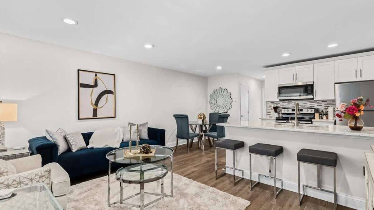 Royal Oak Apartment | Stylish Apt in Royal Oak | 1BA | 1BD