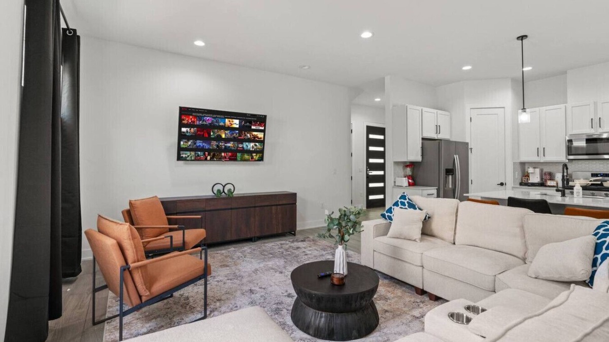 MLK Apartment | Stylish Austin Stay - Spacious Design - Lux Home