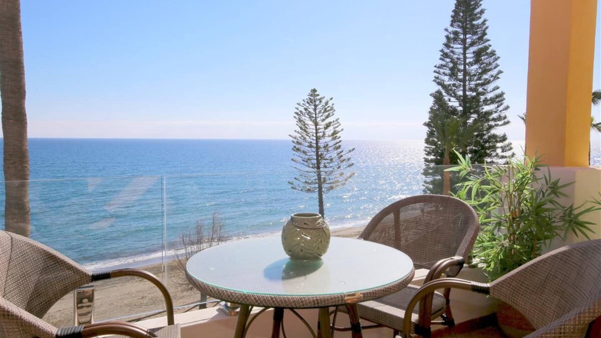 La Gaspara Apartment | Stylish beachfront apartment with air con and Wifi, Beachfront and short drive to town and port