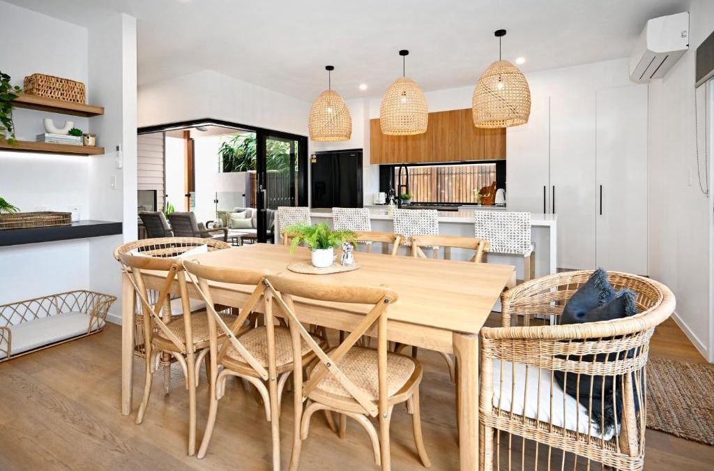 Bokarina House | Stylish, Beachside 4 b/r Dream Home - 8 guests ZD7