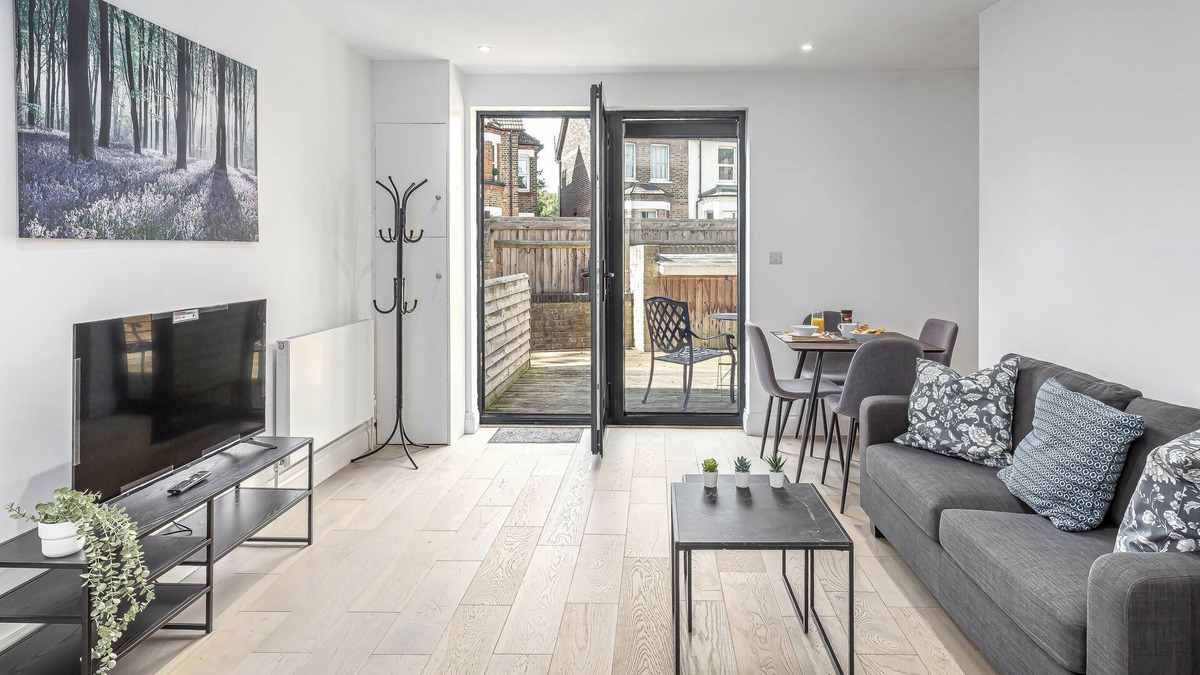 Bickley Apartment | Stylish Bickley Home Near London by StayStayStay