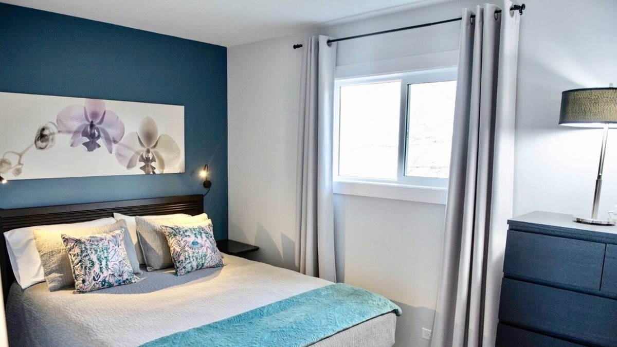 Prince George House | Stylish~Bright 3BR ~A/C~Near Hospital~Free WiFi~Dog Friendly