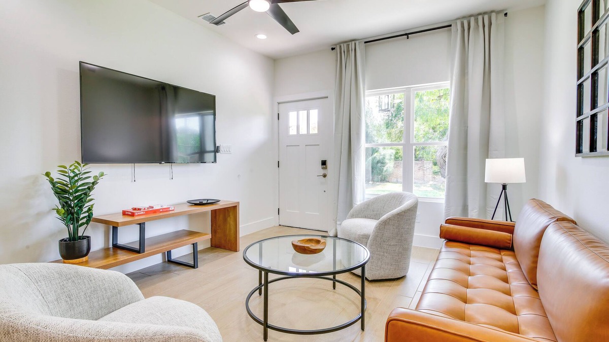 Brownsville House | Stylish Brownsville Stay: Coastal Day Trips!