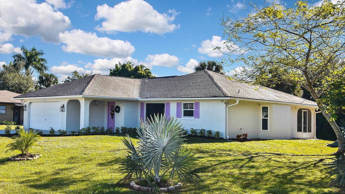 Punta Gorda House | Stylish Canal Home with King Bed and Lanai and Fishing dock
