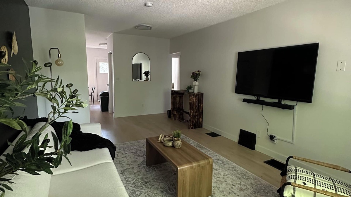 Regina Condo | Stylish Cathedral Stay
